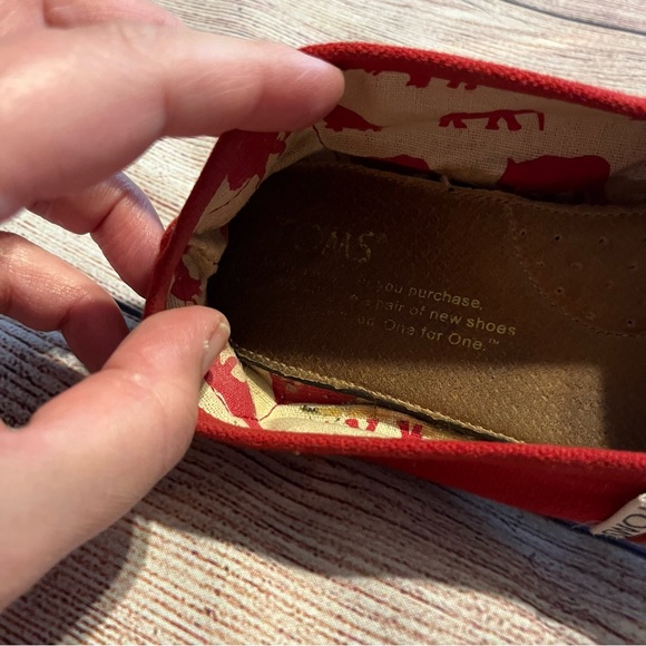 Solid Red Toms Slip On Alpargata Sneakers, Size Women’s 6 - Picture 6 of 7